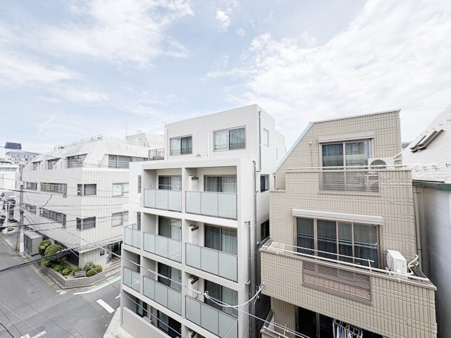 【展望】 | 中野新橋ヒミコセラン | バルコニーからの景色です～即日のご見学可能～　お問合せはお気軽にどうぞ。