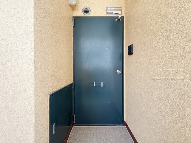 【その他共用部分】 | 中野新橋ヒミコセラン | 皆様をお迎えする、お部屋の玄関ドア。開けやすさや開放角度、ドアノブの操作しやすさや鍵の形状などを、現地で一度ご確認ください。～即日のご見学可能～　お問合せはお気軽にどうぞ。
