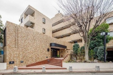 【外観】 | ミリアレジデンス中野弥生町 | 鉄筋コンクリート造のがっちりとした建物。