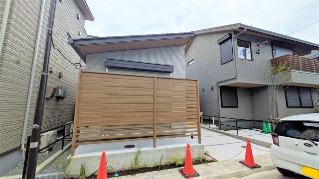 COMFORTABLE HOUSE