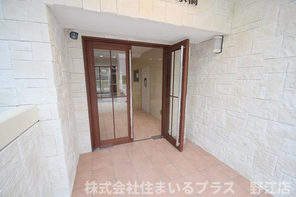 ブランシュ京橋のエントランス