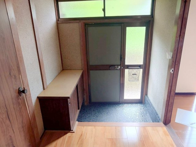 呉市広白岳６丁目の一戸建ての玄関