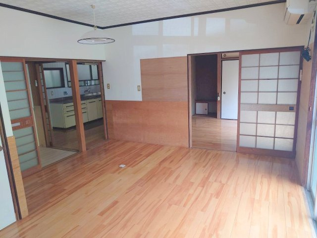 呉市広白岳６丁目の一戸建ての居間・リビング