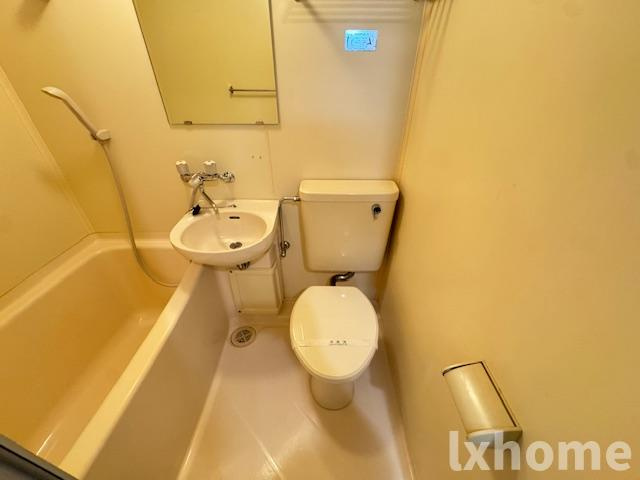 コーポヨシオカのトイレ|ゆったりとした空間のトイレです