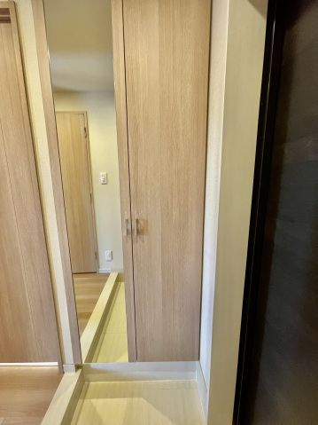 スカイコート上野稲荷町の玄関
