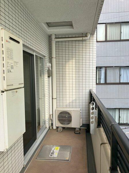 スカイコート上野稲荷町のバルコニー