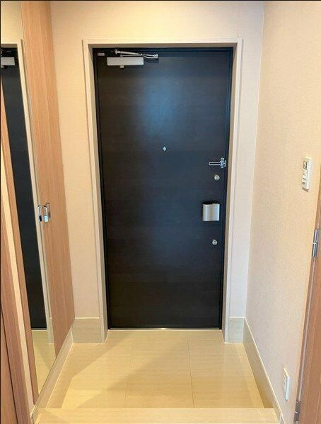 スカイコート上野稲荷町の玄関