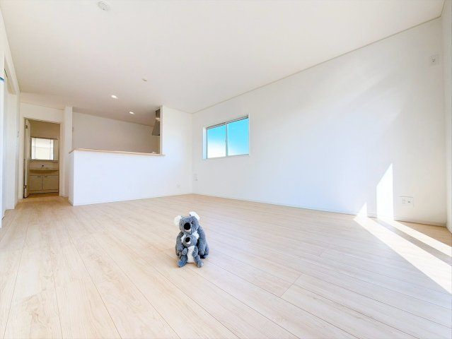 【居間・リビング】 | 前橋市粕川町女渕　新築住宅 | 気がづけば家族が集まって楽しい会話と食事が始まる。皆で笑って過ごす幸せ溢れるリビング。