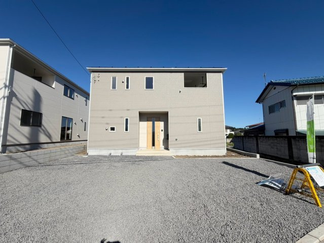 【外観】 | 前橋市粕川町女渕　新築住宅 | 完成済み！いつでも新生活を始めることができます。
開放感あるLDK！
陽当り、風通しも良い暖かな住まいです。
KOALIVE （コアライブ）【0120-919-727】