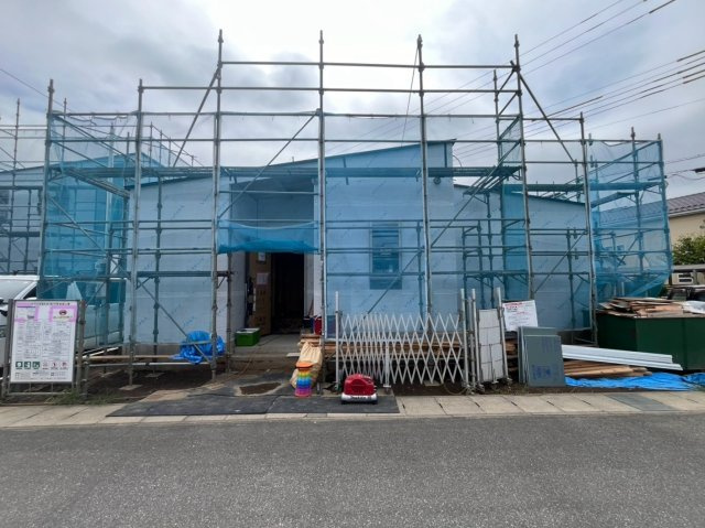 古河市雷電町　第２期　全2邸の前面道路含む現地写真|〇２号棟〇
全居室6帖以上！ウォークインクローゼット、パントリー付き収納豊富な平屋のお家です♪
2026年7月撮影