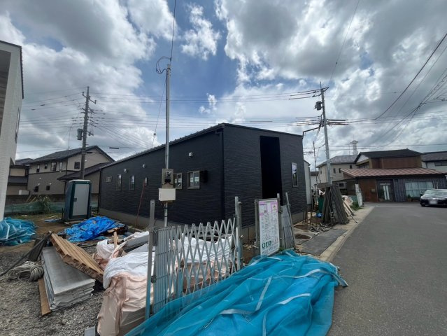 古河市雷電町　第２期　全2邸の前面道路含む現地写真|前面道路広々約6m！車の出し入れも楽々できます♪
2026年7月撮影