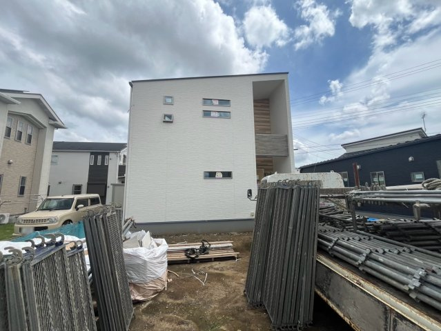 古河市雷電町　第２期　全2邸の外観|建築中の様子が見られるのもいまだけ！ぜひ、お気軽にお問い合わせください（＾＾）
2026年7月撮影