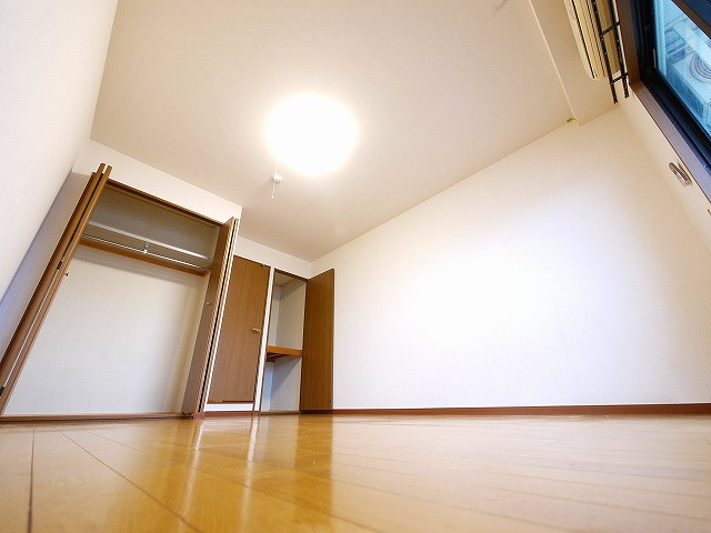 杉ヶ町北ビルの洋室|明るい洋室です。
