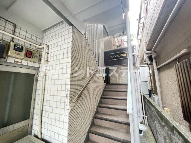 マンション竜宮　最上階　角部屋　2人入居相談のエントランス