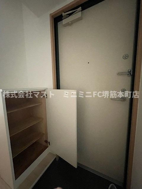ルミエール瓦屋町の玄関