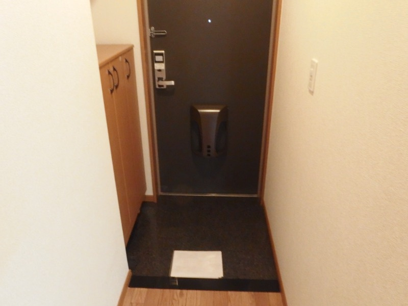 レオナ緑丘の玄関