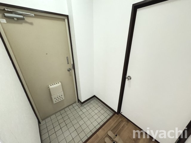 宮内ハイツの玄関