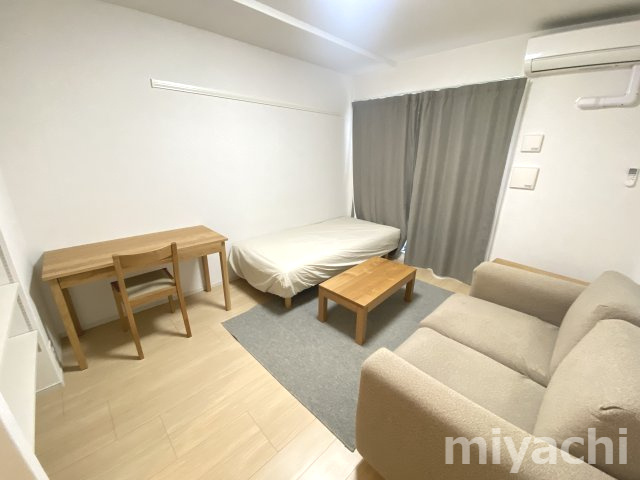 グランクリュ佐古　EASTの洋室