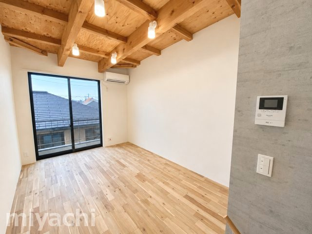 ピーススクエア住吉Bの居間・リビング