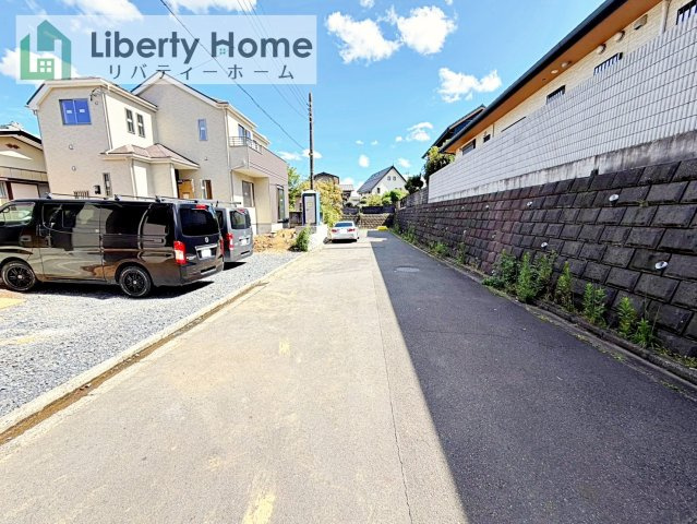 水戸市堀町　新築戸建　A号棟の前面道路含む現地写真