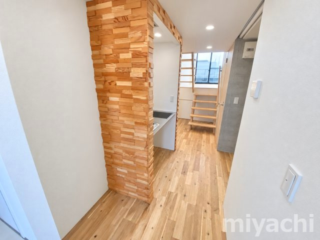 ピーススクエア住吉Aの玄関