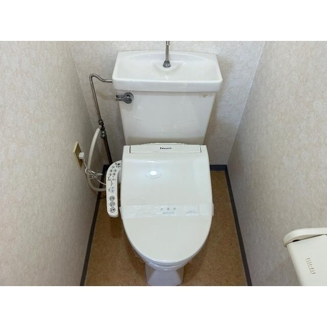 越谷市赤山町２丁目の賃貸マンションのトイレ