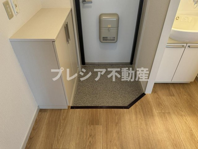 甲子園第2松並ハイツの玄関