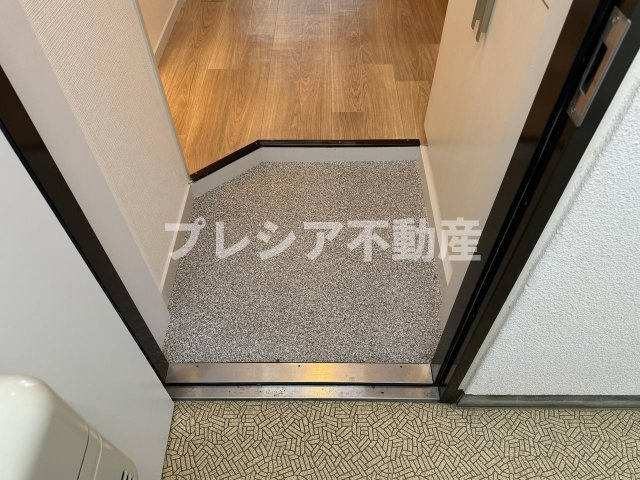 甲子園第2松並ハイツの玄関