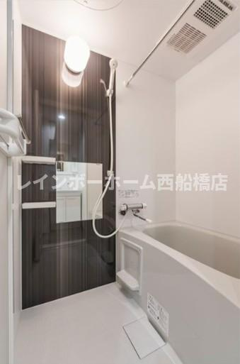 Contel 湊町の浴室