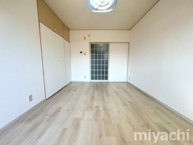 メビウス南昭和の内装