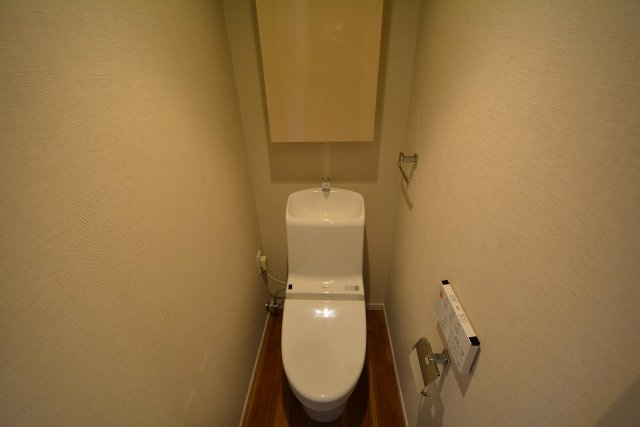 温水洗浄便座付きのトイレです♪