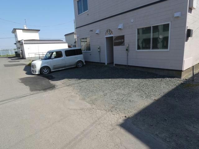 シャルムウエストの駐車場