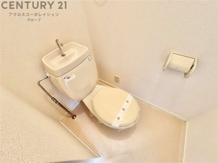 シンプルで使いやすいトイレです♪
