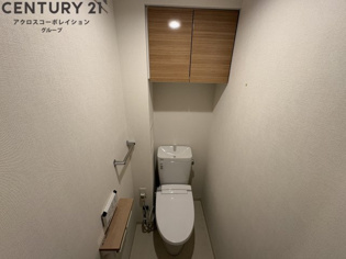 温水洗浄便座付きのトイレです♪