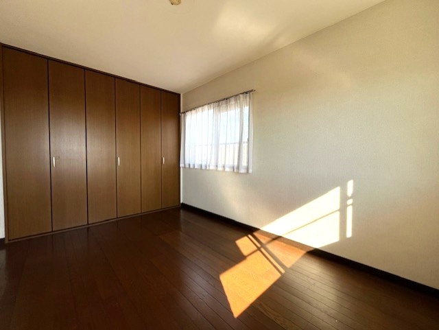 椿峰ニュータウン105街区2号棟の洋室|洋室：約6.2帖
