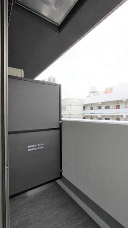 イアース横濱関内のバルコニー
