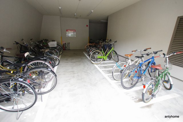 プルメリア新大阪　仲介手数料無料の駐車場