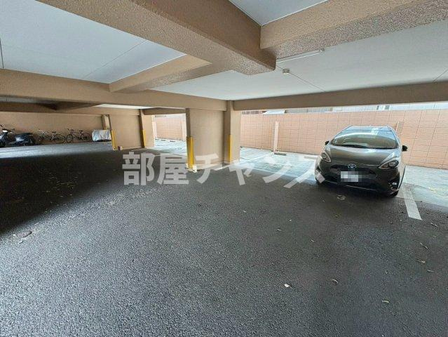 シャンポール大須の駐車場