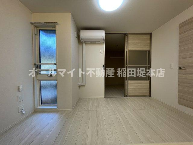 川崎市多摩区中野島５丁目のアパートの居間・リビング