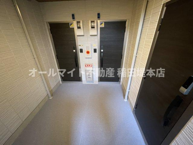 川崎市多摩区中野島５丁目のアパートの玄関
