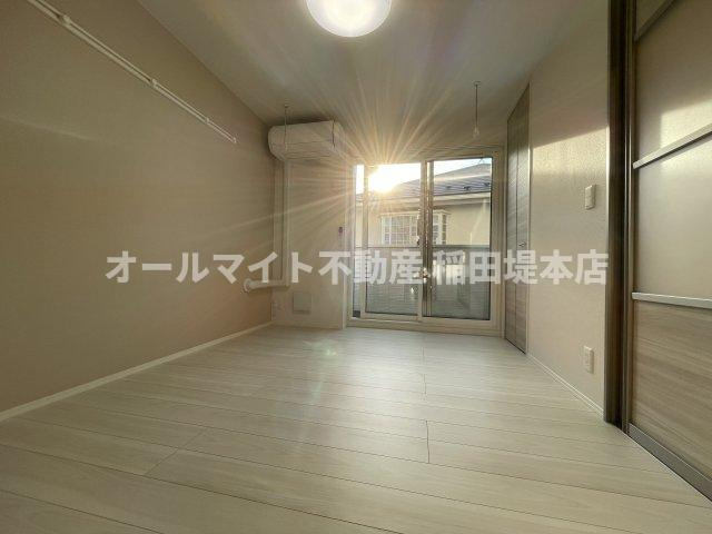 川崎市多摩区中野島５丁目のアパートの居間・リビング