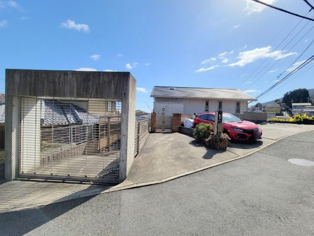 生駒市北新町の一戸建てのエントランス
