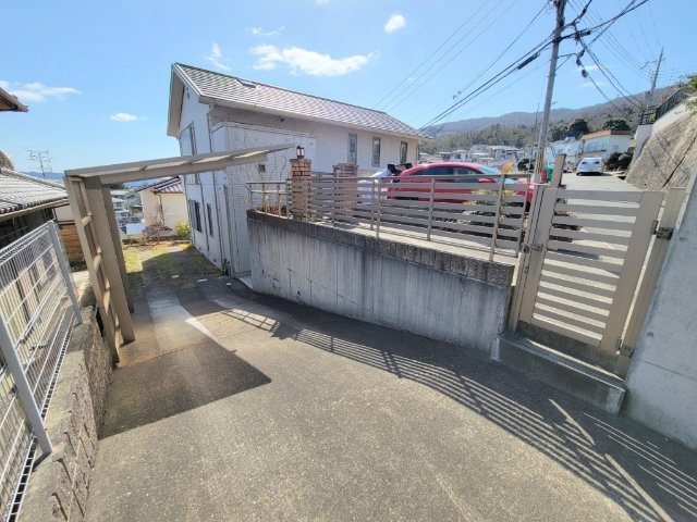 生駒市北新町の一戸建ての駐車場