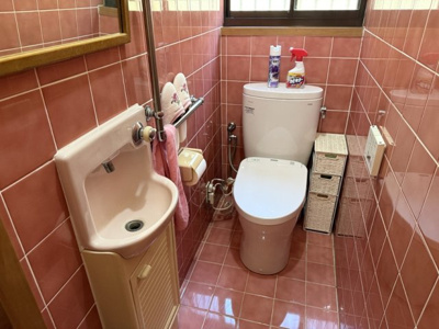 【トイレ】 | 小諸市八満藤塚中古別荘 | ウォシュレット付水洗トイレ