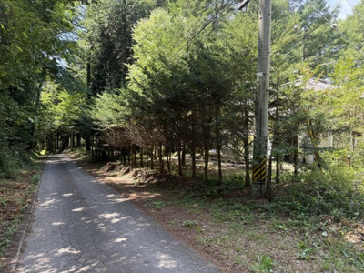 【前面道路含む現地写真】 | 小諸市八満藤塚中古別荘