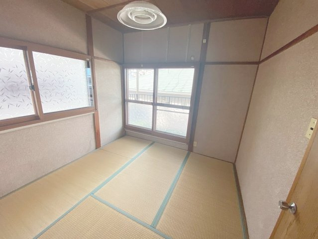 仁川うぐいす台戸建ての和室