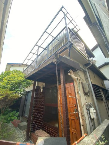 仁川うぐいす台戸建てのエントランス