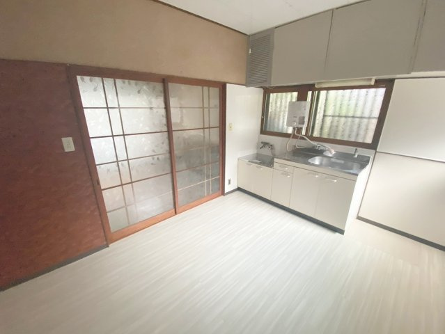 仁川うぐいす台戸建ての居間・リビング