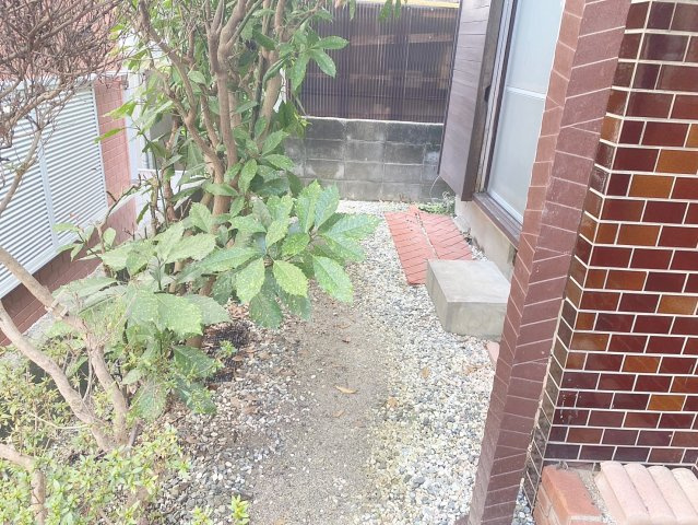 仁川うぐいす台戸建ての庭