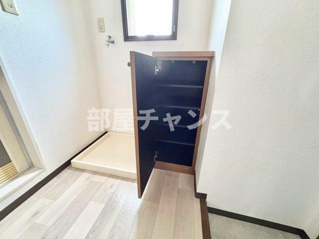 シャンポール大須の玄関